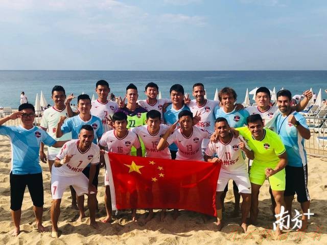 开云体育官方网站:播种希望 未来可期 中国国家男子沙滩足球队在梅州五华开展沙足体验课活动 开云体育官方网站:播种希望 未来可期 中国国家男子沙滩足球队在梅州五华开展沙足体验课活动